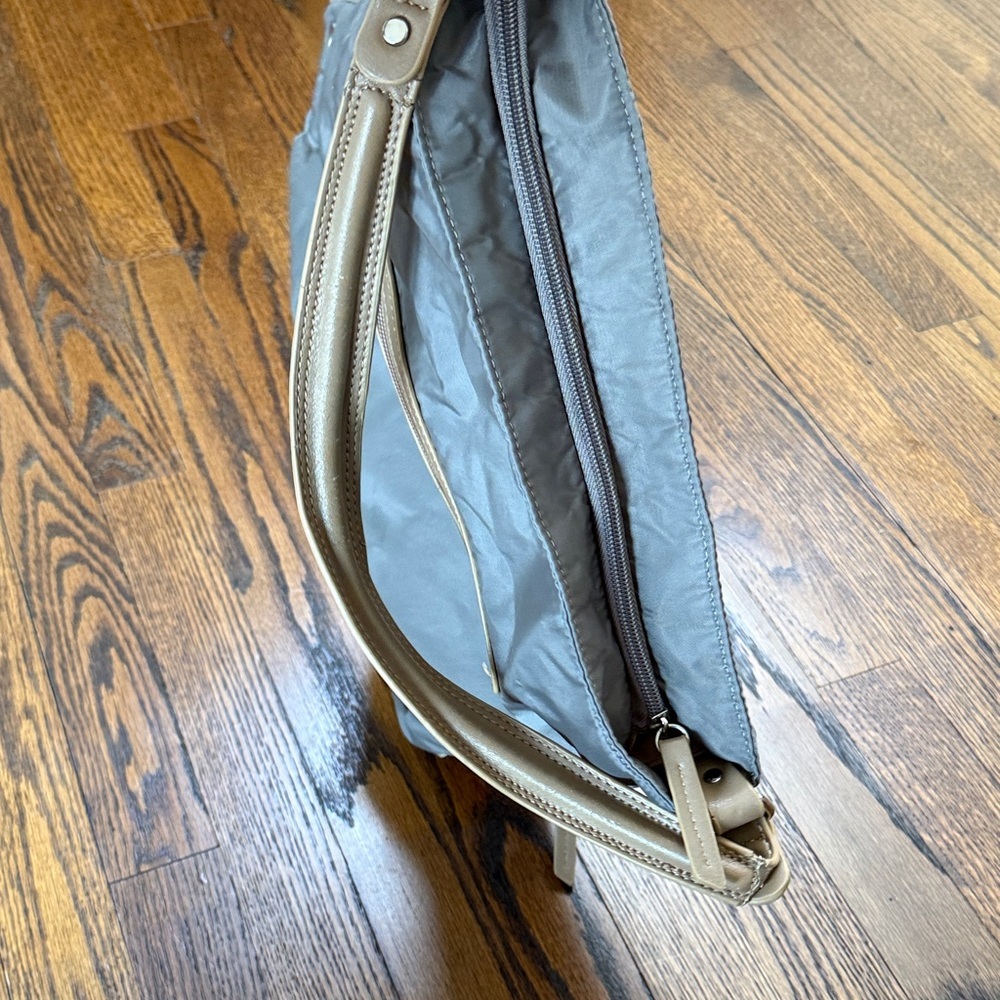 Sondra Roberts Women’s Gray Beige Shoulder Bag With Unique Side Panels - Picture 5 of 11
